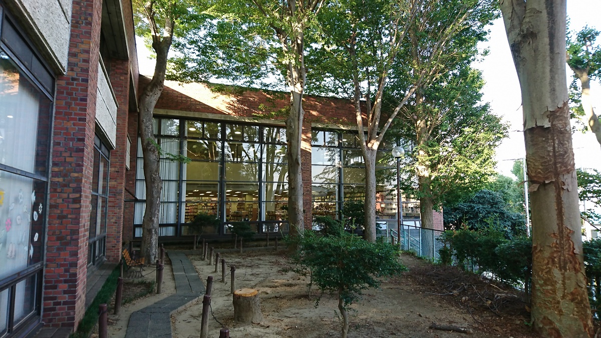 日野市立中央図書館の外観