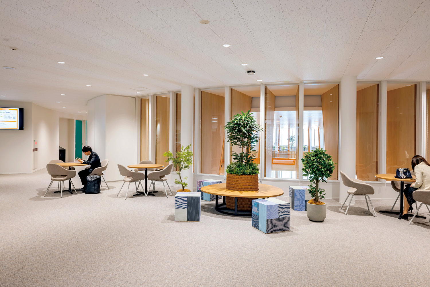 画像　岡山商科大学 ／11号館 オープンラウンジ