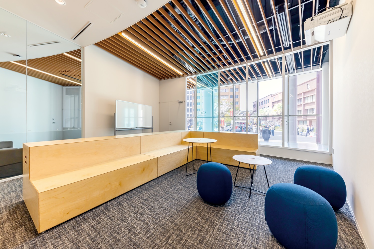 画像　岡山商科大学 ／11号館 コモンズ「Co-1」