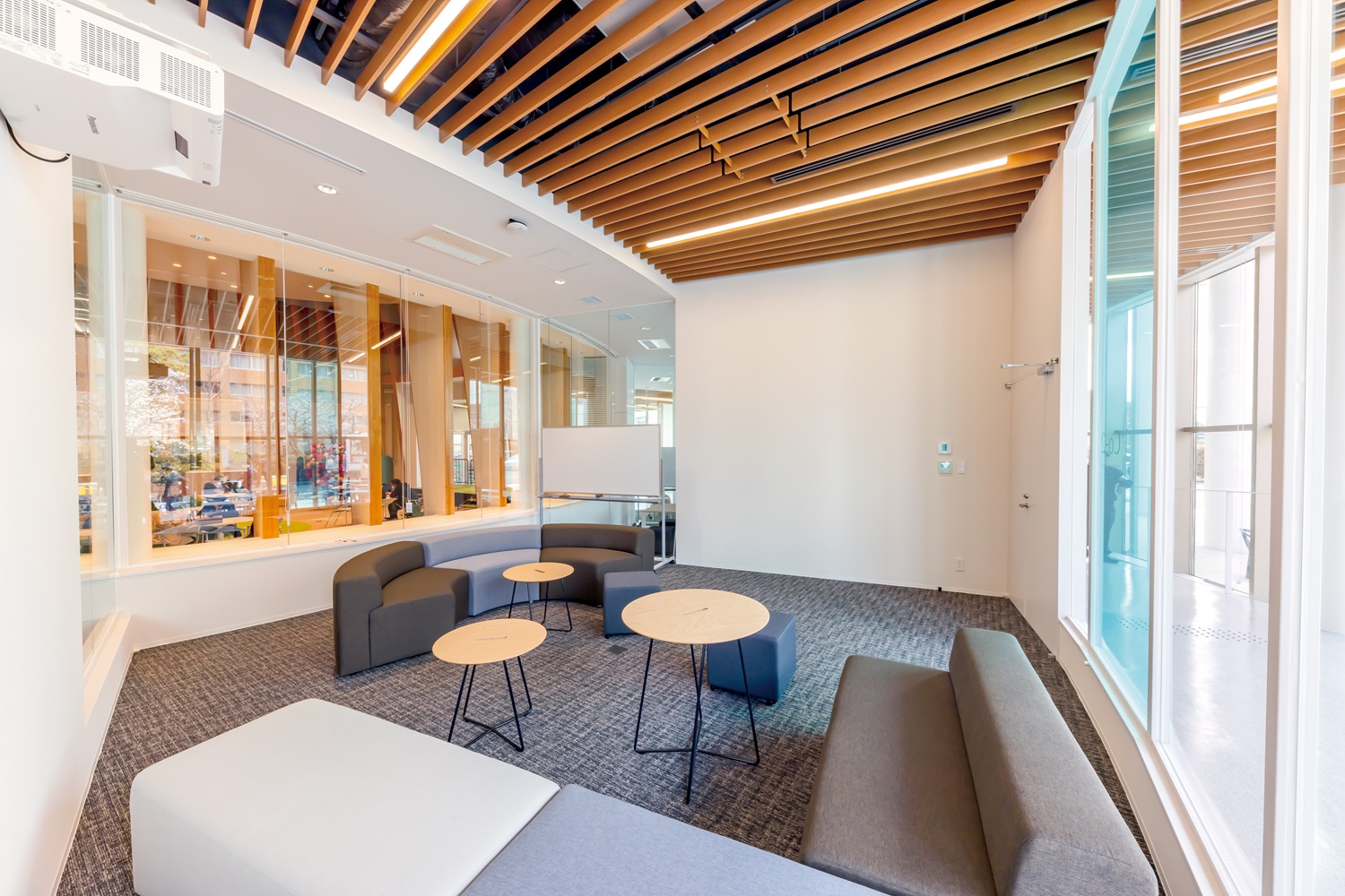 画像　岡山商科大学 ／11号館 コモンズ「Co-2」