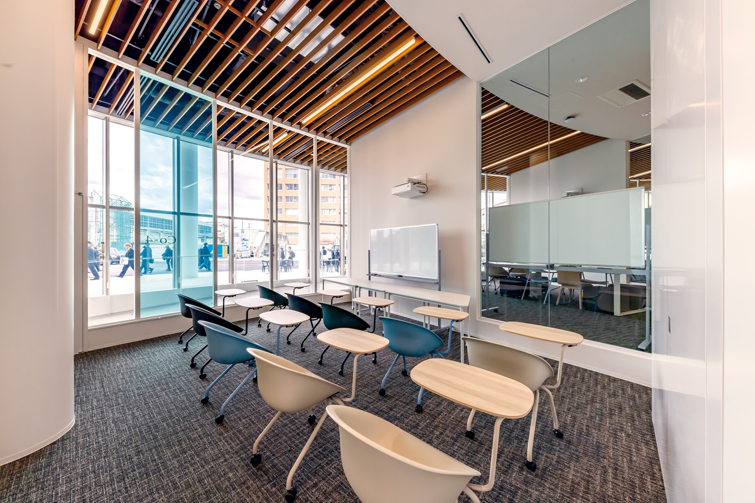 画像　岡山商科大学 ／11号館 コモンズ「Co-4」