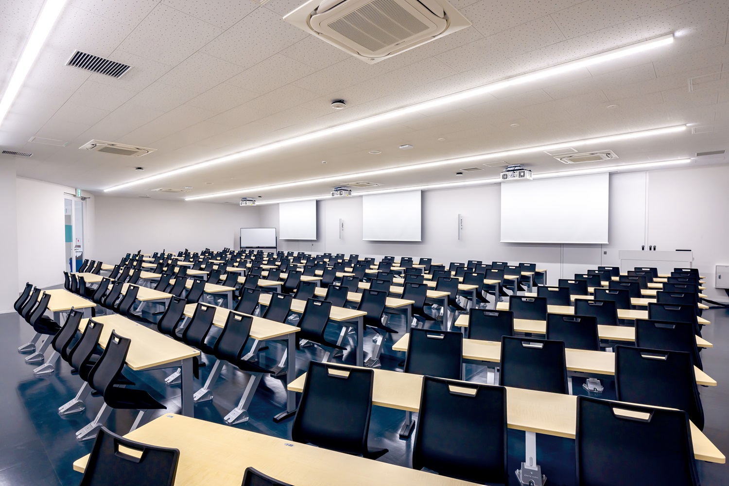 画像　岡山商科大学 ／11号館 教室