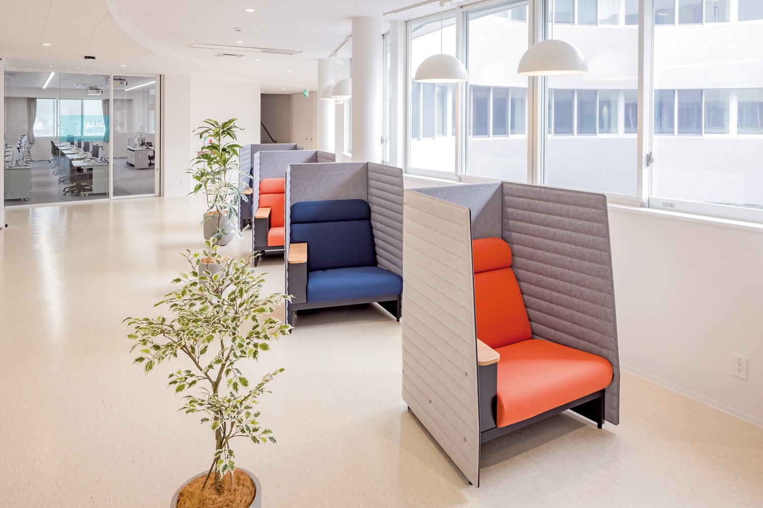 画像　岡山商科大学 ／11号館 廊下