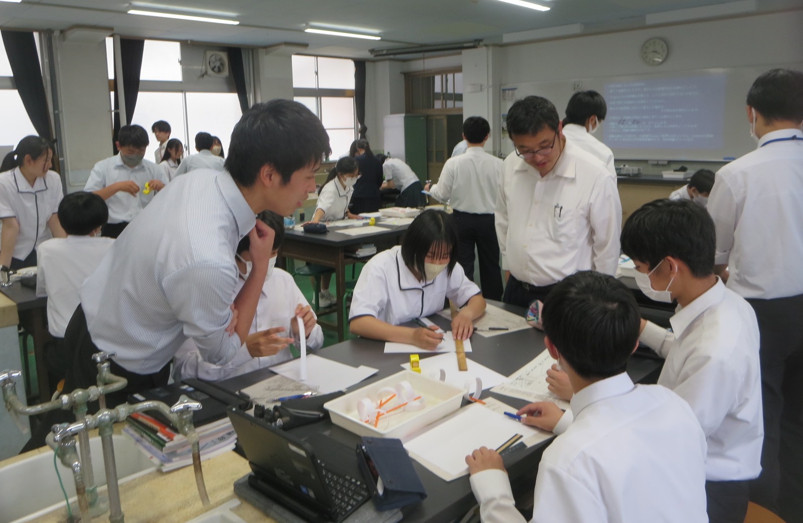 写真　教科等横断型授業の様子